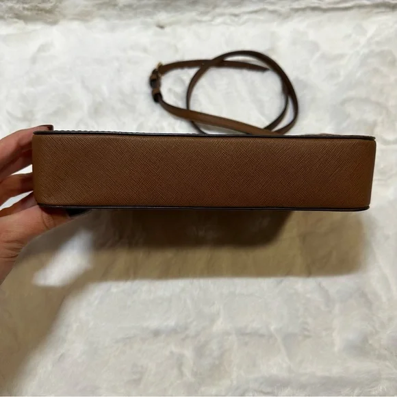 NWT Michael Kors Jet Set Large Saffiano Leather Crossbody Bag - Picture 5 of 8